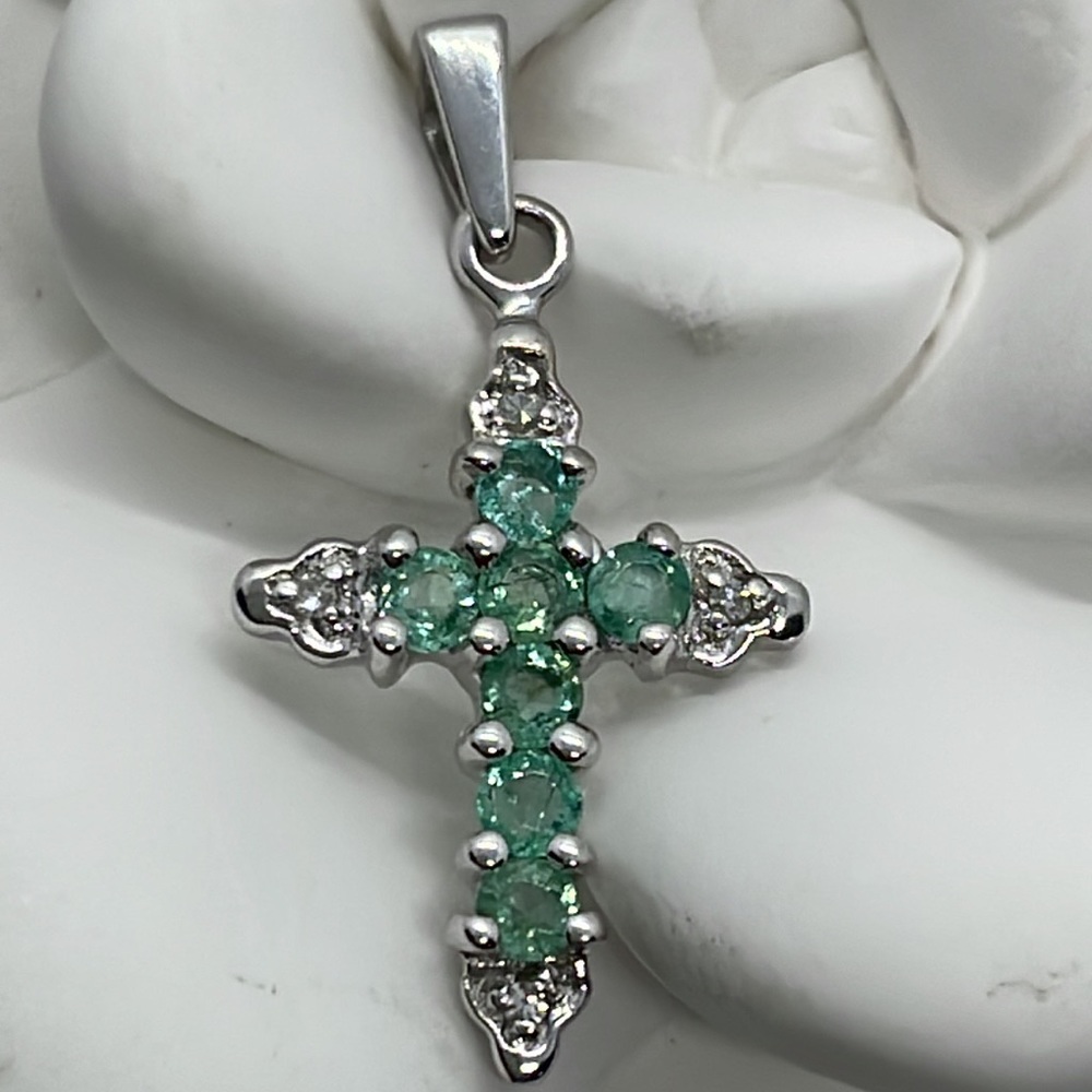 14K White Gold Emerald & Diamonds Ring 0.08 Ct.Tw.